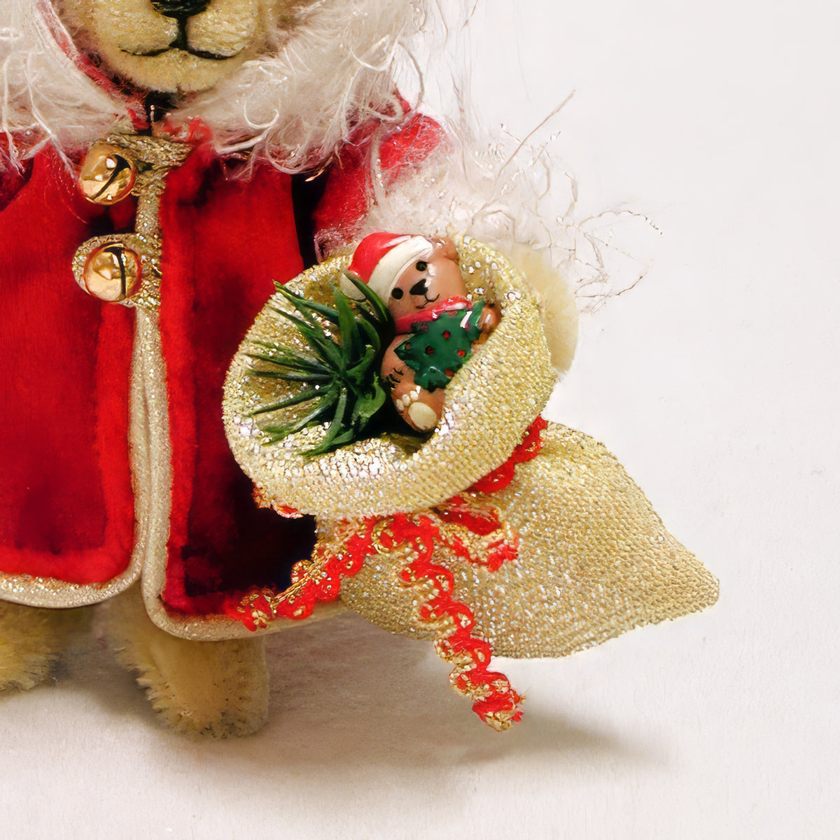 Hermann-Spielwaren Nalle med julklappssäck