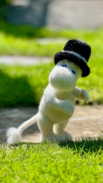 MiniMo Moominpappa on a garden path